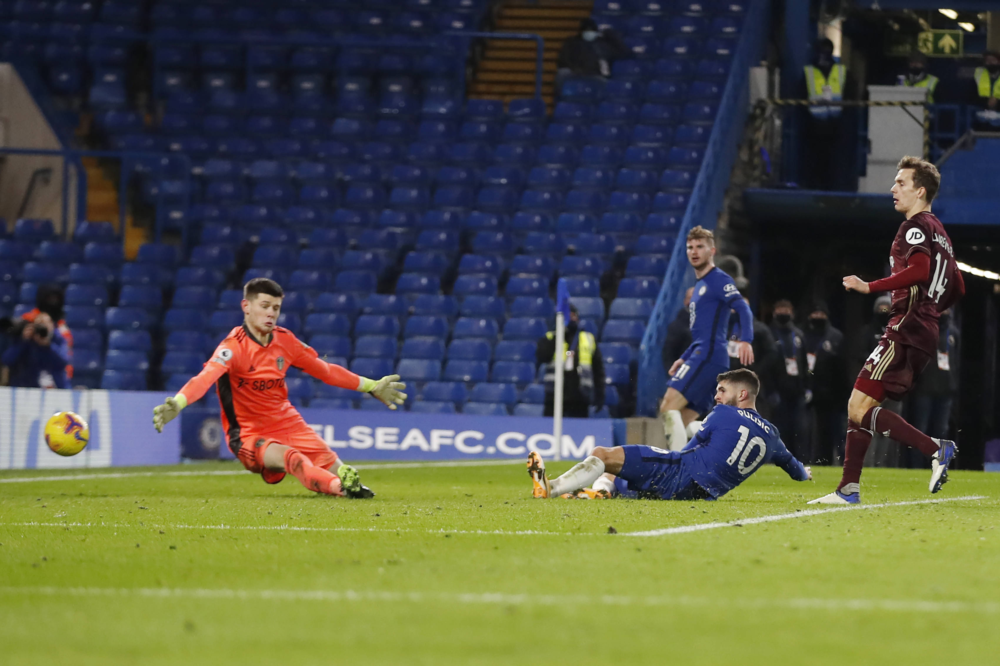 更凸显了个 更凸显了个