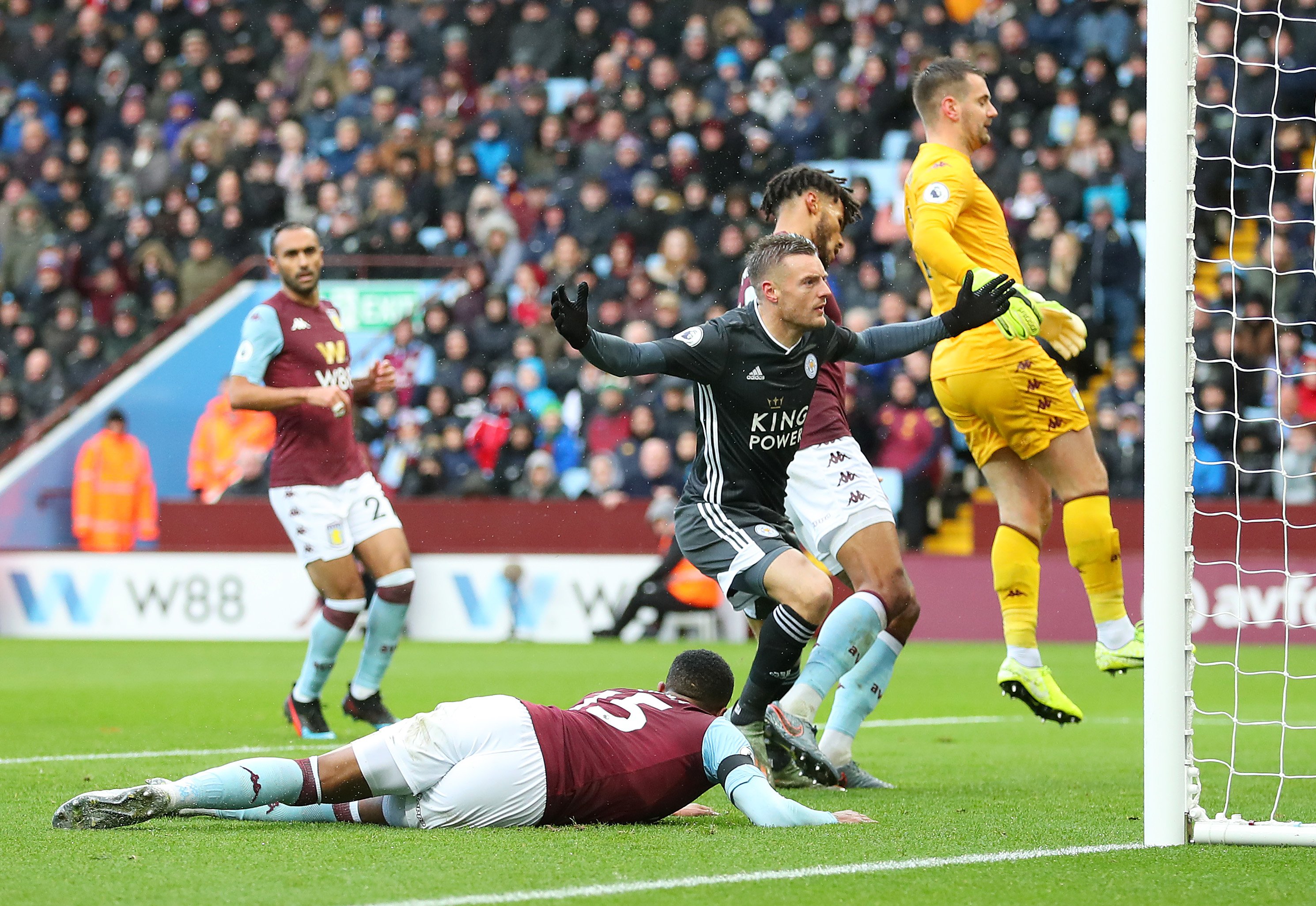 后防线的稳 后防线的稳